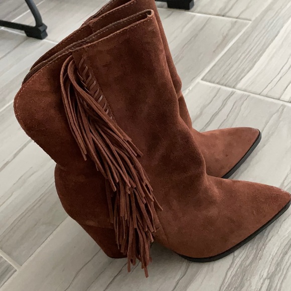 Dolce Vita Size 8 Suede Fringe Booties BNWT - Picture 1 of 3